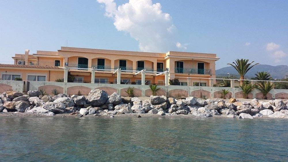 Hotel Ristorante La Lampara Gizzeria Exterior photo
