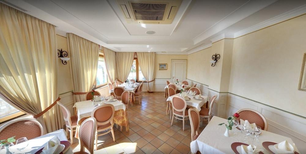 Hotel Ristorante La Lampara Gizzeria Exterior photo