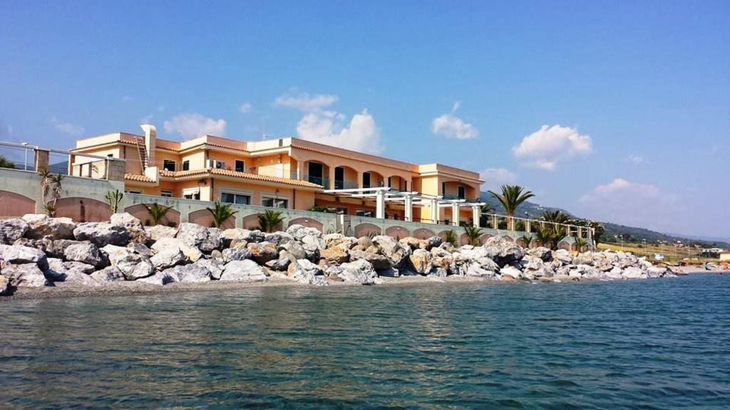 Hotel Ristorante La Lampara Gizzeria Exterior photo