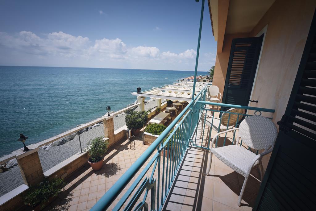 Hotel Ristorante La Lampara Gizzeria Exterior photo