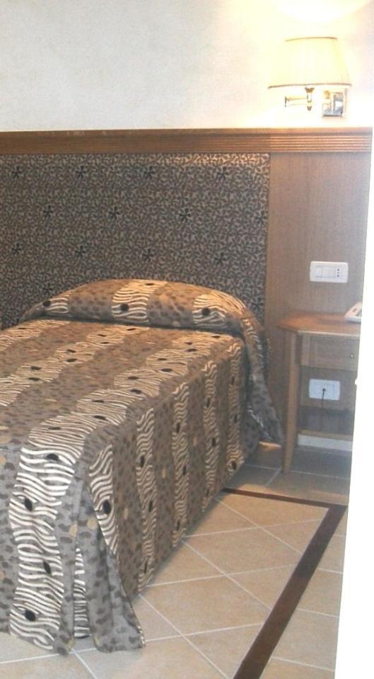 Hotel Ristorante La Lampara Gizzeria Room photo