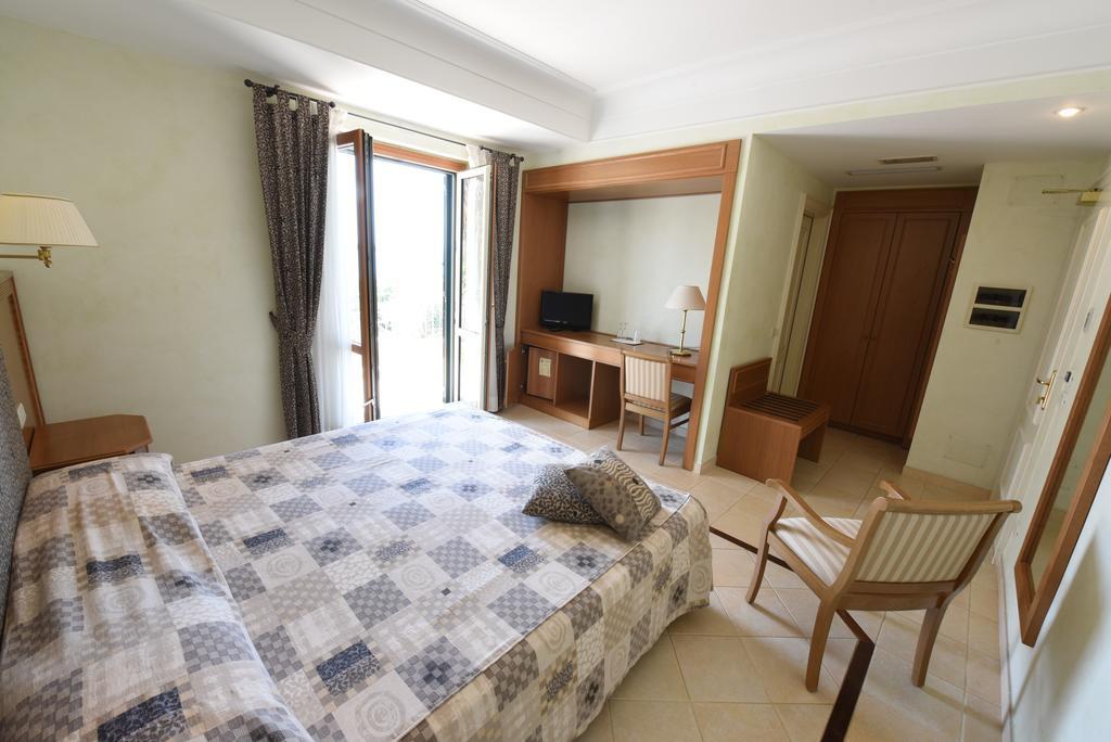 Hotel Ristorante La Lampara Gizzeria Room photo